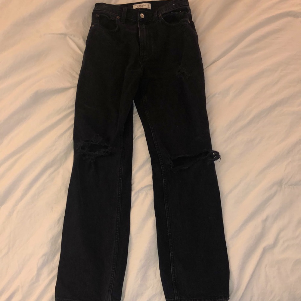 Abercrombie 90s straight ultra high rise jeans. Size 26